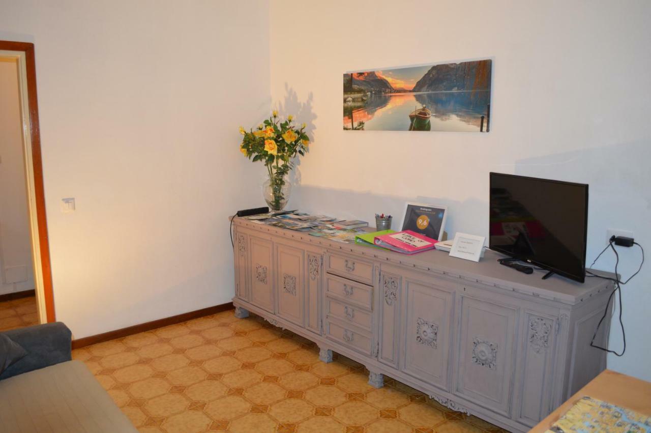 Betty'S House Apartment แมนเดลโล เดล ลาริโอ ภายนอก รูปภาพ
